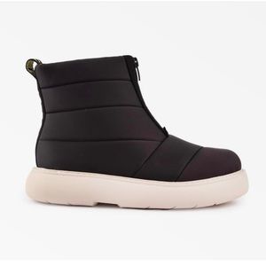 Get cozy with some Alpargata Mallow REPREVE puffer boots.👢